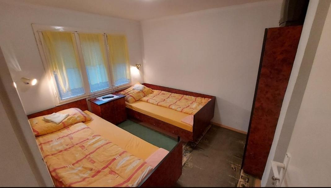 Domacinstvo Jolovic Hotel Kraljevo Ngoại thất bức ảnh